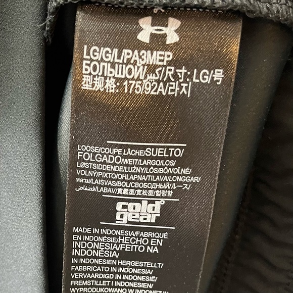 Under Armour Men’s Half Zip Front Black & White Pullover - Picture 9 of 9